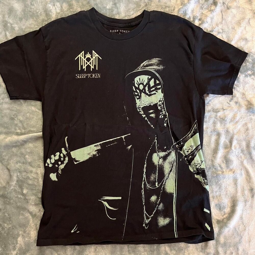 Token Men's Black and Navy T-shirt